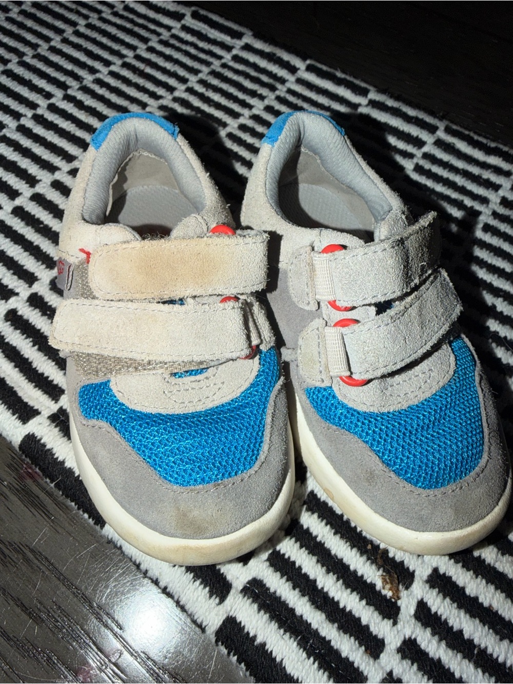 UGG Tygo toddler sneakers size 7 vgc